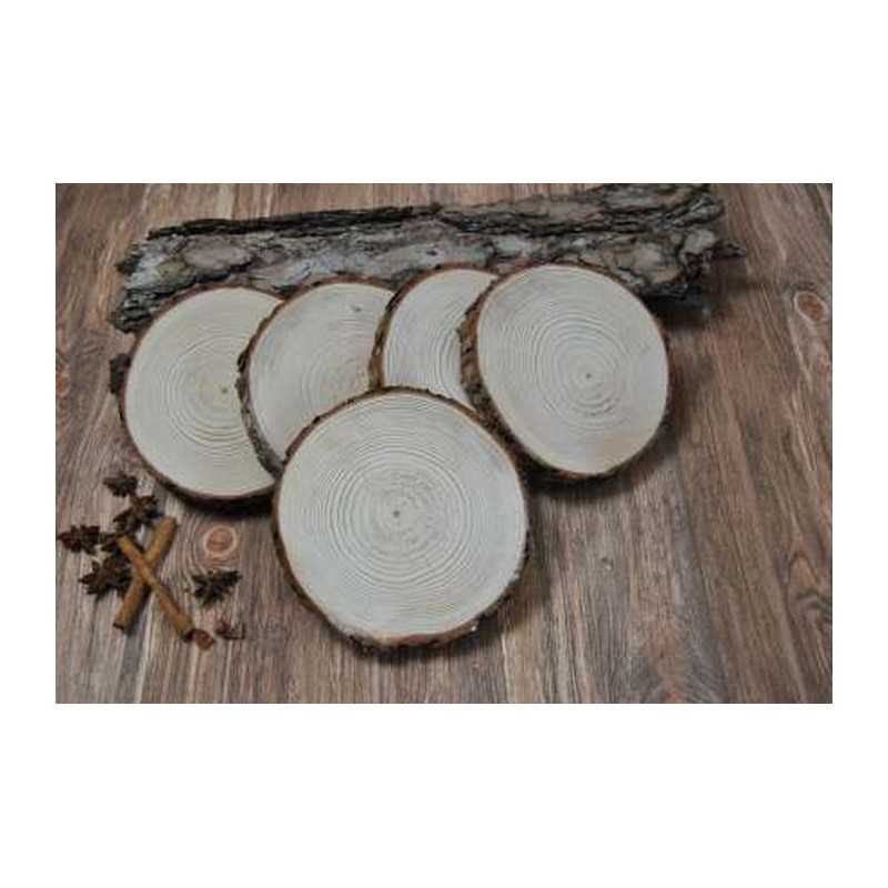 Baumscheibe aus Kiefernholz mit Rinde.
Durchmesser ca: 15 - 16 cm